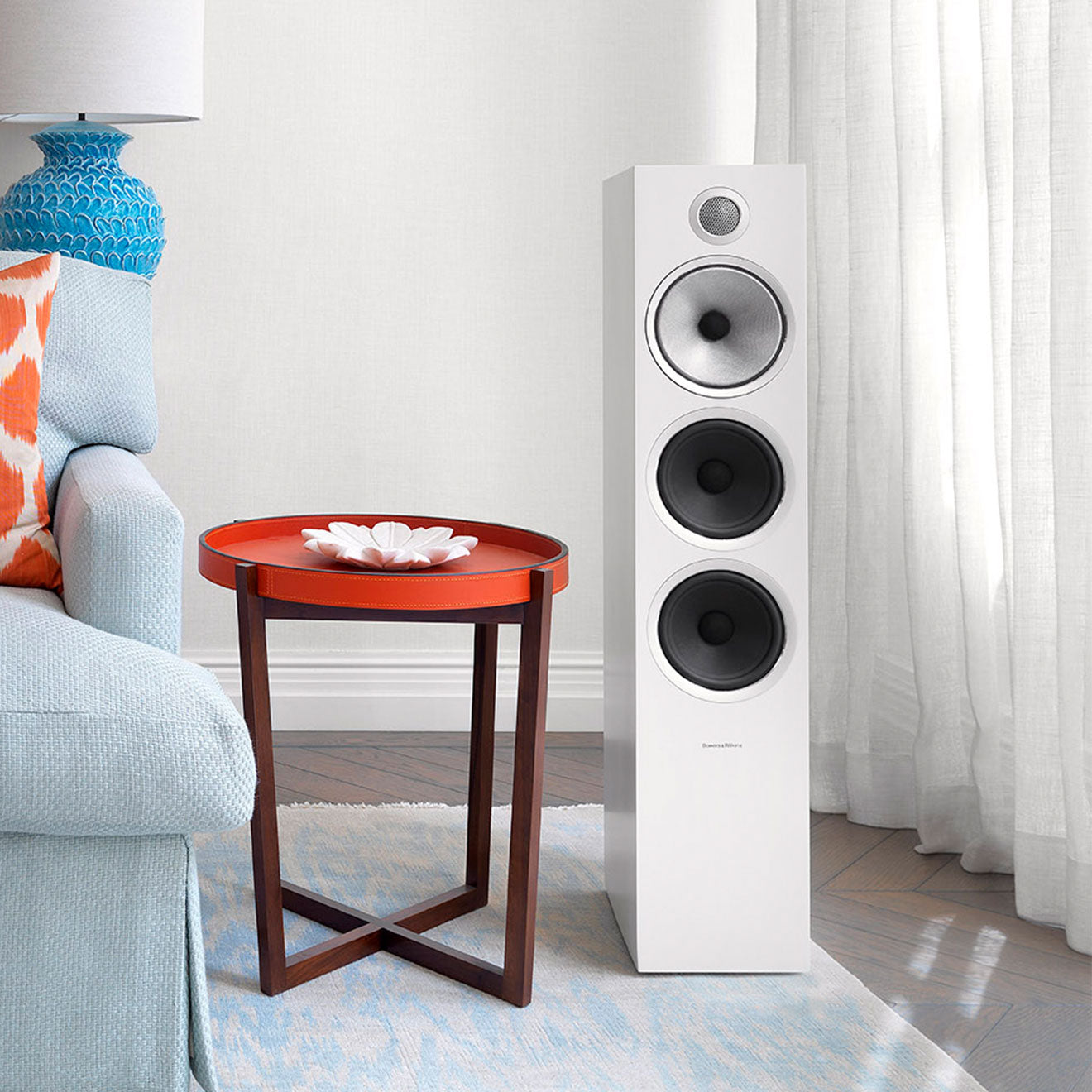Bowers & Wilkins 703 S2