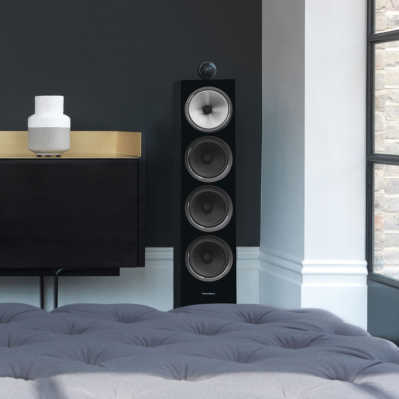 Bowers & Wilkins 702 S2 Speaker. Black
