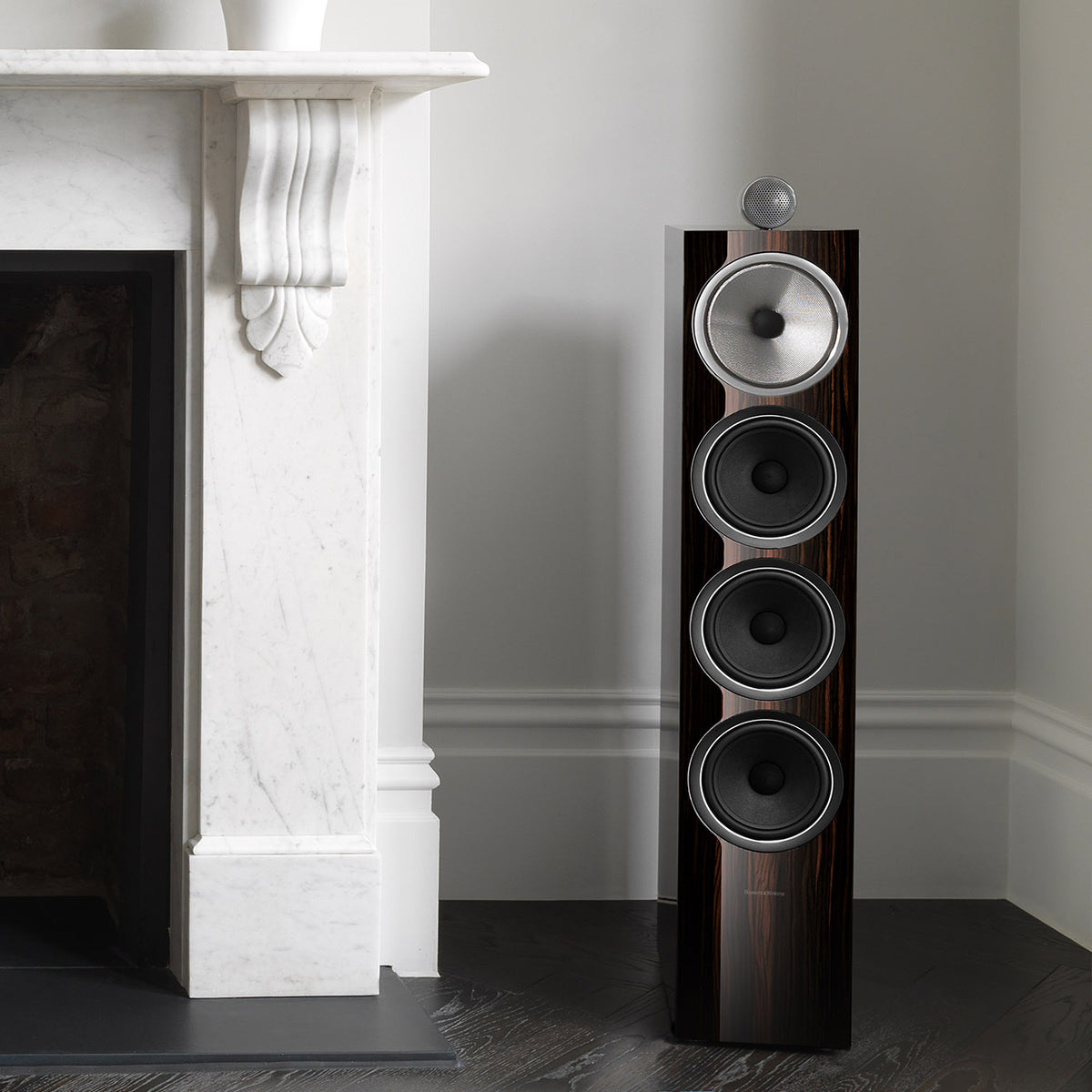 Bowers & Wilkins 702 Signature