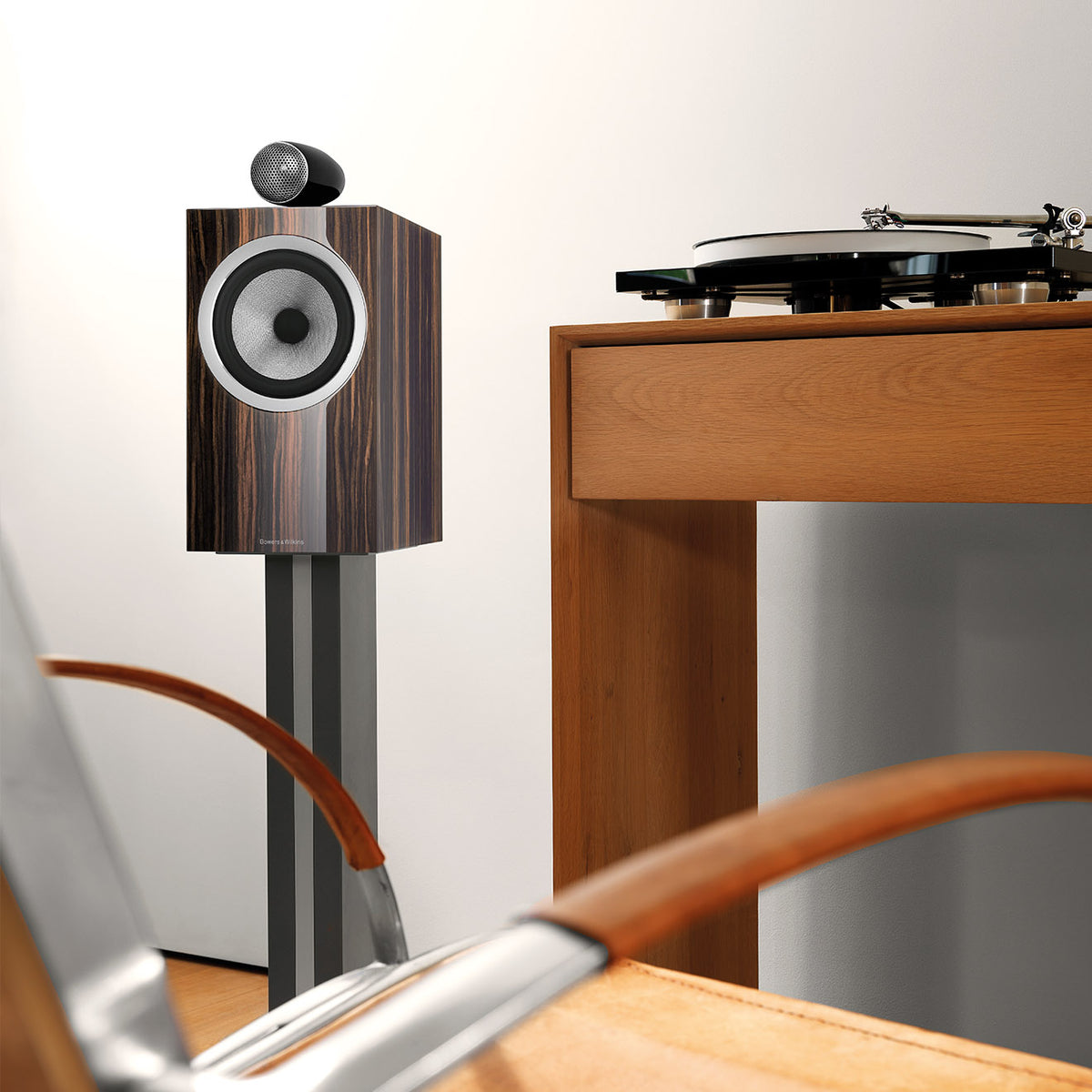 Bowers & Wilkins 705 Signature